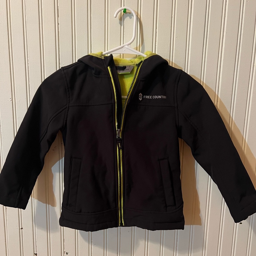Free country kids 5/6. Hard shell. Great for spring/fall. Only worn a few times.